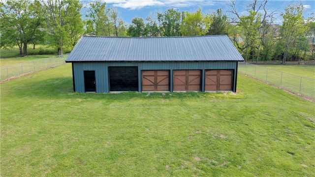 22849 Lawlis Road, Siloam Springs, AR 72761