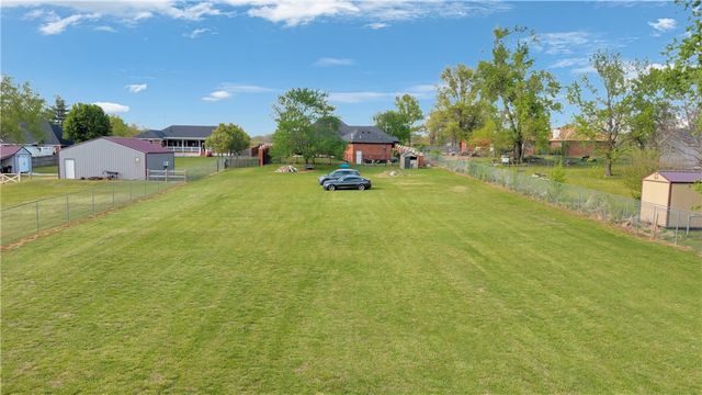 22849 Lawlis Road, Siloam Springs, AR 72761