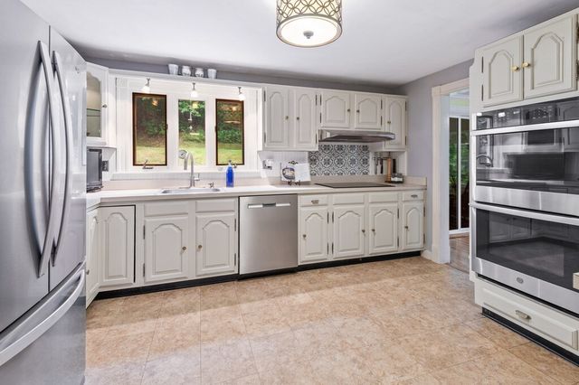 12 Bryant Rd, Framingham, MA 01701
