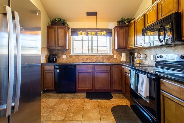900 Switzerland Avenue, Yukon, OK 73099
