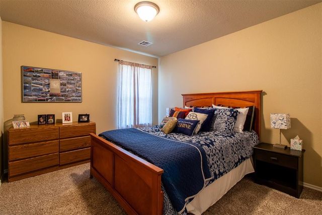 900 Switzerland Avenue, Yukon, OK 73099