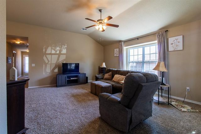 900 Switzerland Avenue, Yukon, OK 73099
