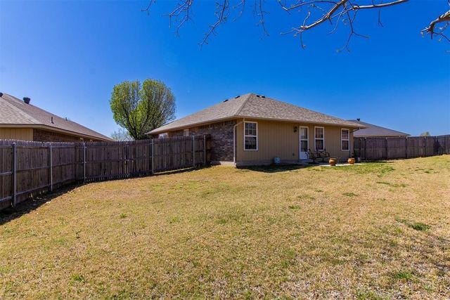 900 Switzerland Avenue, Yukon, OK 73099