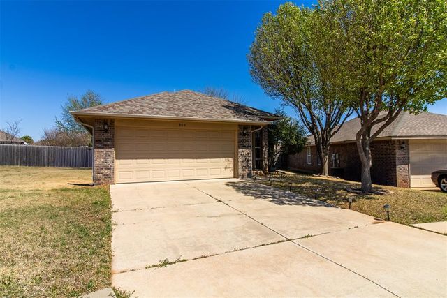 900 Switzerland Avenue, Yukon, OK 73099