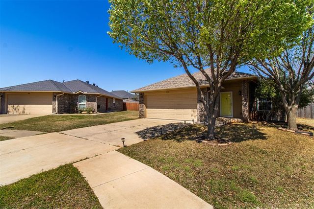 900 Switzerland Avenue, Yukon, OK 73099