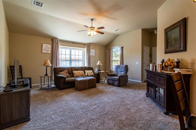 900 Switzerland Avenue, Yukon, OK 73099