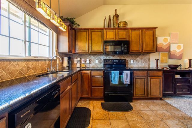 900 Switzerland Avenue, Yukon, OK 73099