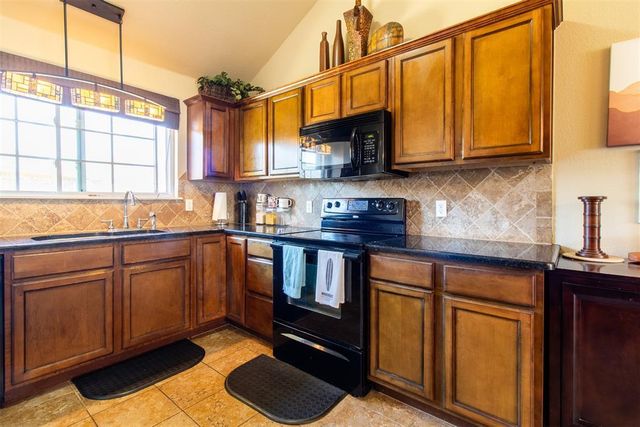 900 Switzerland Avenue, Yukon, OK 73099