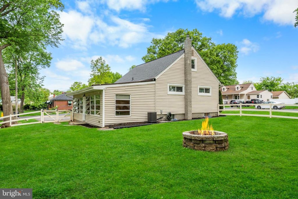 Image 2 of property listing at 415 IRENE DR, Glen Burnie, MD 21061