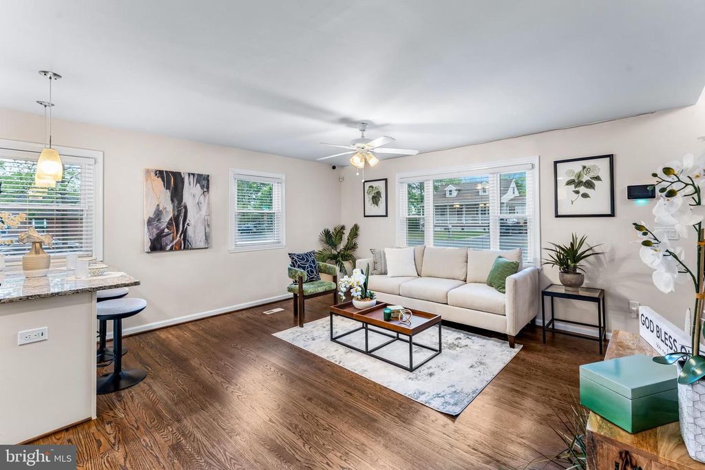 Image 3 of property listing at 415 IRENE DR, Glen Burnie, MD 21061