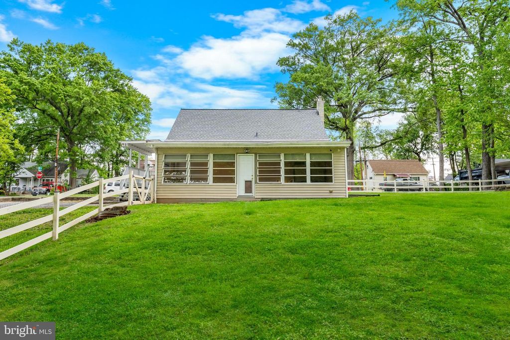 Image 35 of property listing at 415 IRENE DR, Glen Burnie, MD 21061