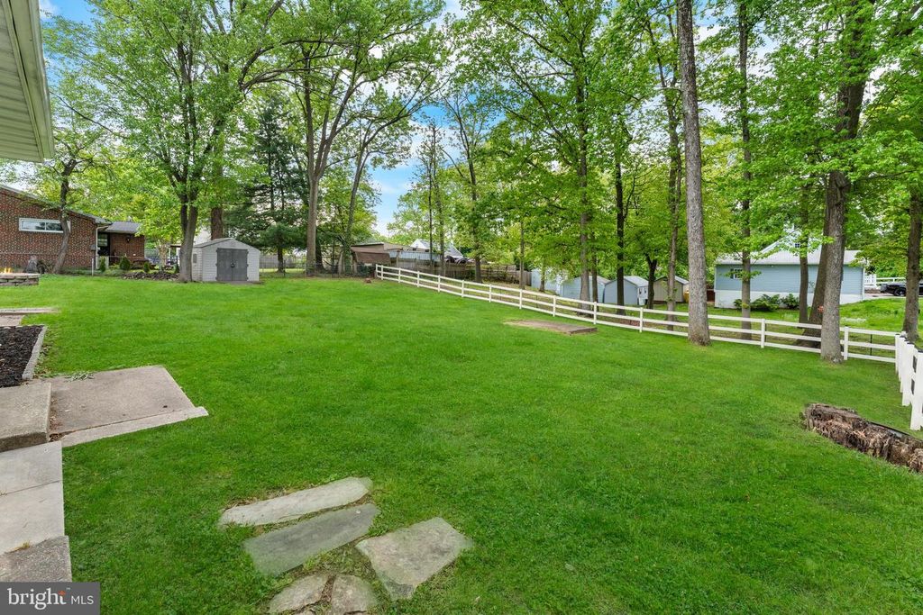 Image 37 of property listing at 415 IRENE DR, Glen Burnie, MD 21061
