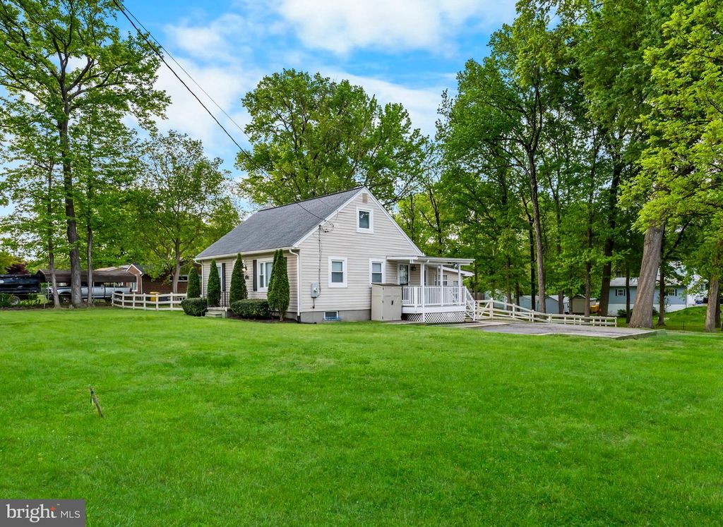 Image 40 of property listing at 415 IRENE DR, Glen Burnie, MD 21061