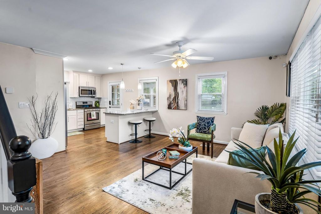 Image 6 of property listing at 415 IRENE DR, Glen Burnie, MD 21061