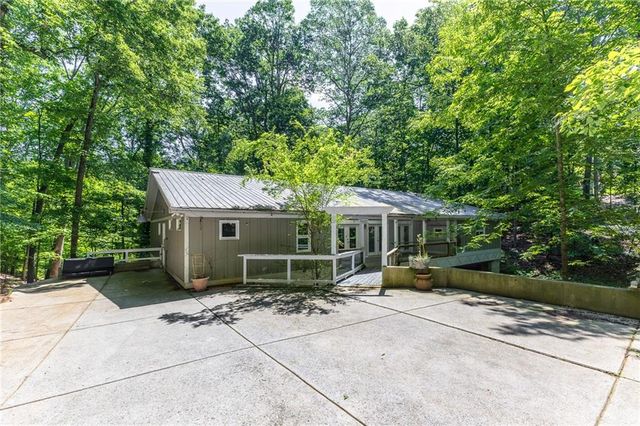 6567 Tahiti Way, Flowery Branch, GA 30542