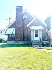 1516 Switzer, St Louis, MO 63147