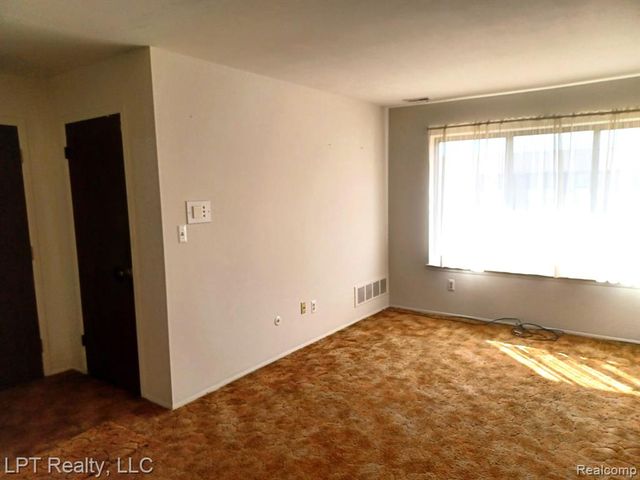 4973 E 10 Mile Road 8, Warren, MI 48091