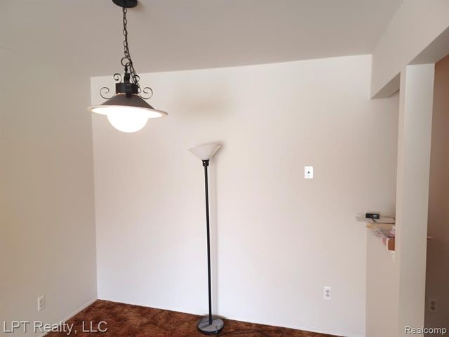 4973 E 10 Mile Road 8, Warren, MI 48091