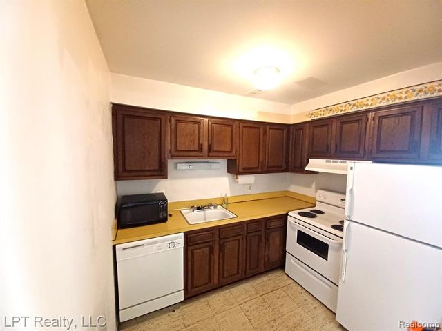 4973 E 10 Mile Road 8, Warren, MI 48091