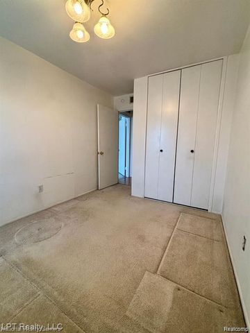 4973 E 10 Mile Road 8, Warren, MI 48091