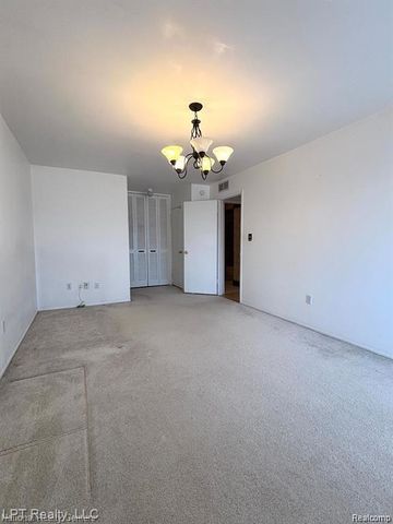 4973 E 10 Mile Road 8, Warren, MI 48091