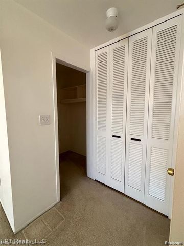 4973 E 10 Mile Road 8, Warren, MI 48091