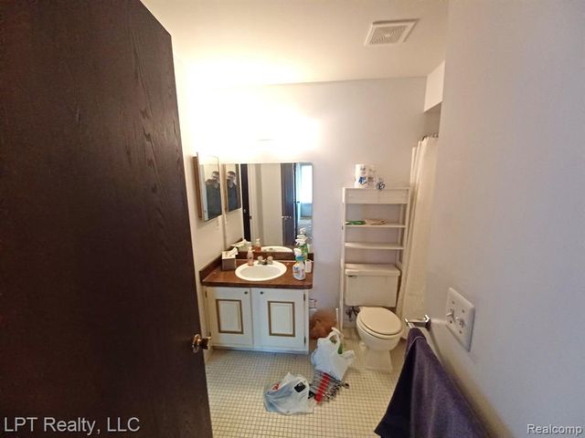 4973 E 10 Mile Road 8, Warren, MI 48091