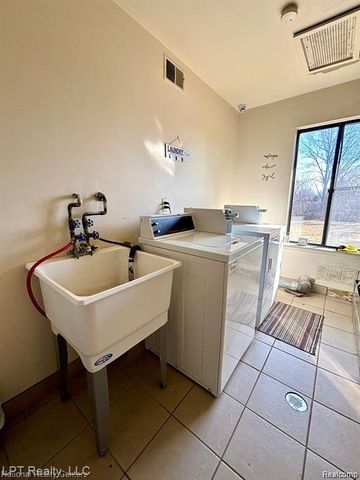 4973 E 10 Mile Road 8, Warren, MI 48091