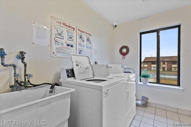 4973 E 10 Mile Road 8, Warren, MI 48091