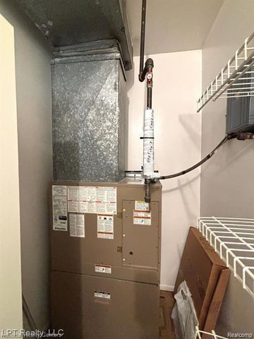 4973 E 10 Mile Road 8, Warren, MI 48091