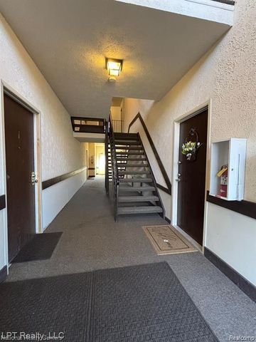 4973 E 10 Mile Road 8, Warren, MI 48091