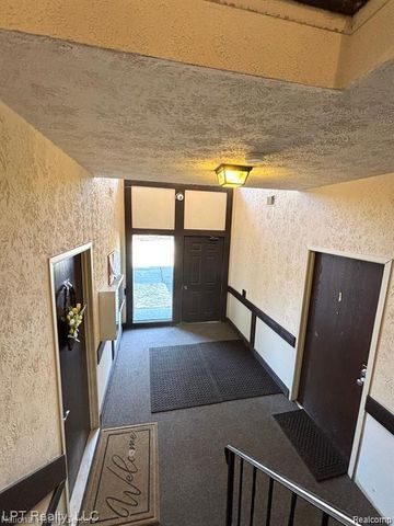 4973 E 10 Mile Road 8, Warren, MI 48091