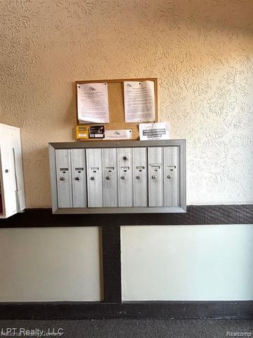 4973 E 10 Mile Road 8, Warren, MI 48091