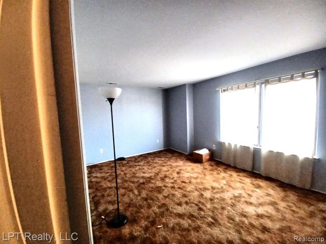 4973 E 10 Mile Road 8, Warren, MI 48091