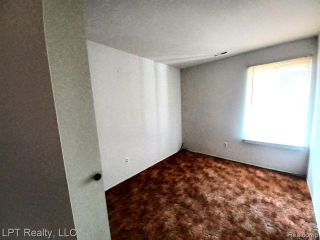 4973 E 10 Mile Road 8, Warren, MI 48091