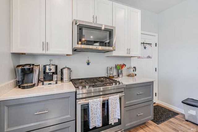 268 Eucalyptus Rd, Petaluma, CA 94952