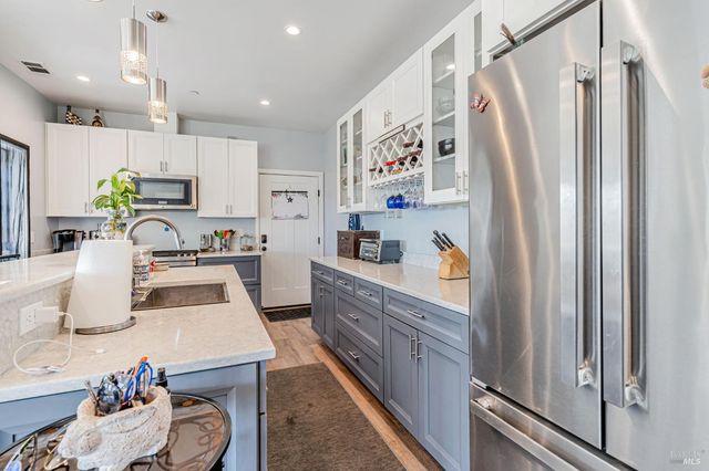 268 Eucalyptus Rd, Petaluma, CA 94952