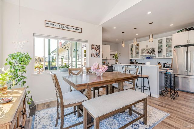 268 Eucalyptus Rd, Petaluma, CA 94952