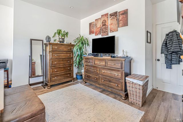 268 Eucalyptus Rd, Petaluma, CA 94952