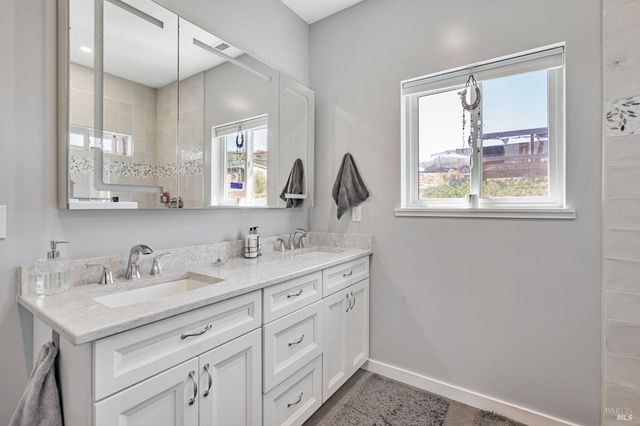 268 Eucalyptus Rd, Petaluma, CA 94952