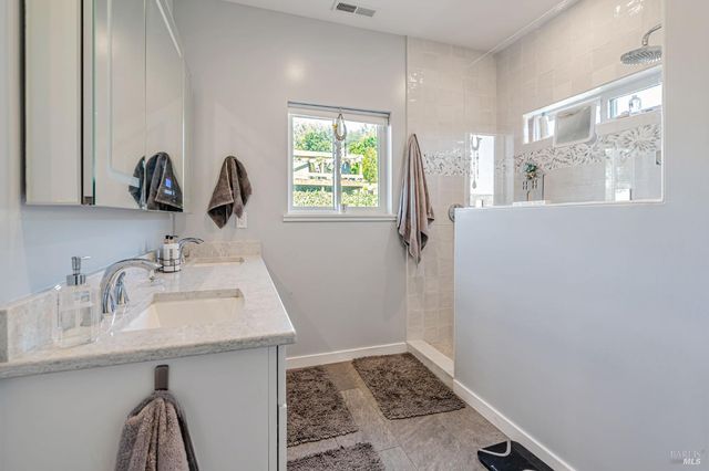 268 Eucalyptus Rd, Petaluma, CA 94952