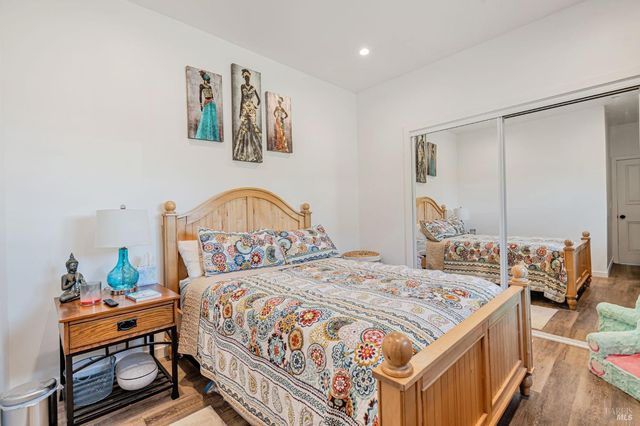 268 Eucalyptus Rd, Petaluma, CA 94952