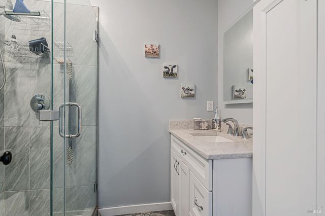 268 Eucalyptus Rd, Petaluma, CA 94952