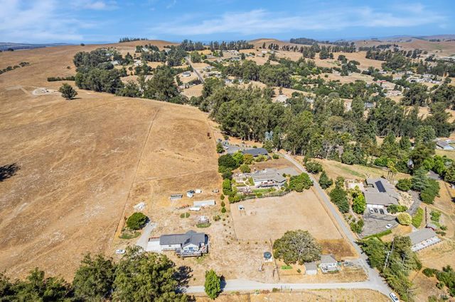 268 Eucalyptus Rd, Petaluma, CA 94952