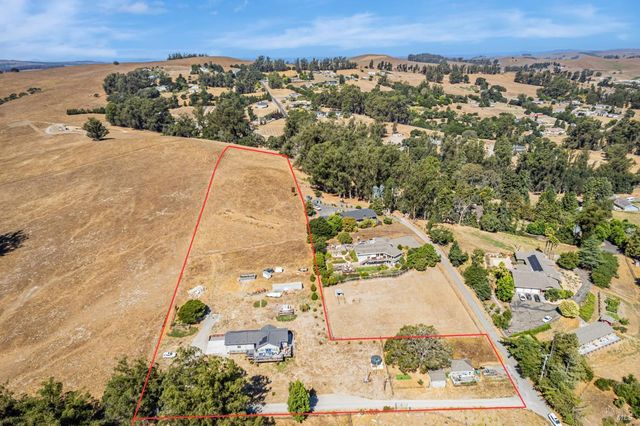 268 Eucalyptus Rd, Petaluma, CA 94952