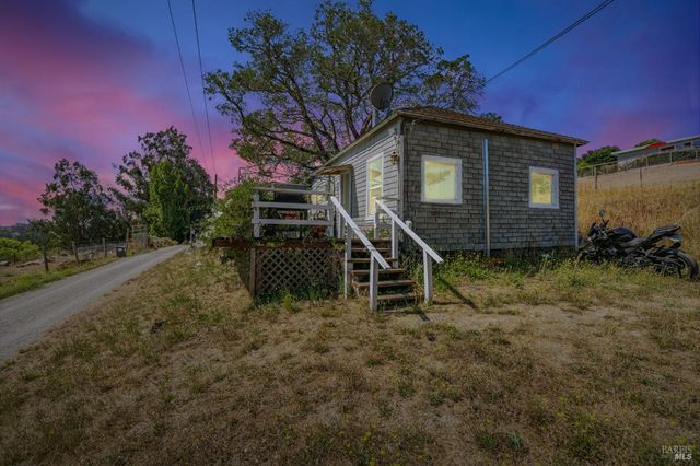 268 Eucalyptus Rd, Petaluma, CA 94952