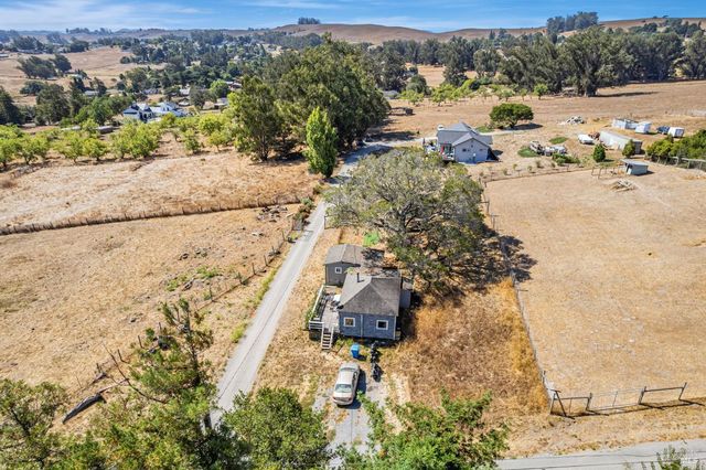 268 Eucalyptus Rd, Petaluma, CA 94952