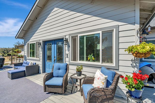 268 Eucalyptus Rd, Petaluma, CA 94952