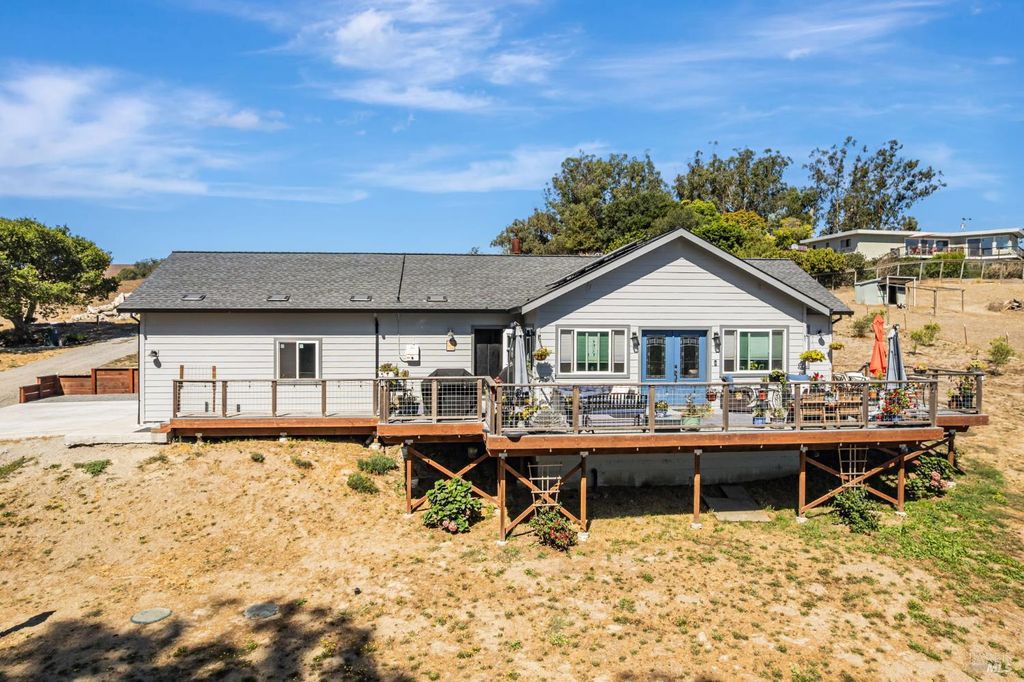 268 Eucalyptus Rd, Petaluma, CA 94952