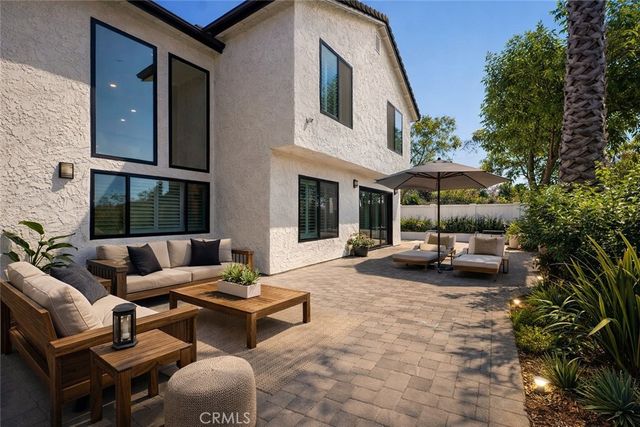 20500 Blairmoore Street, Chatsworth, CA 91311